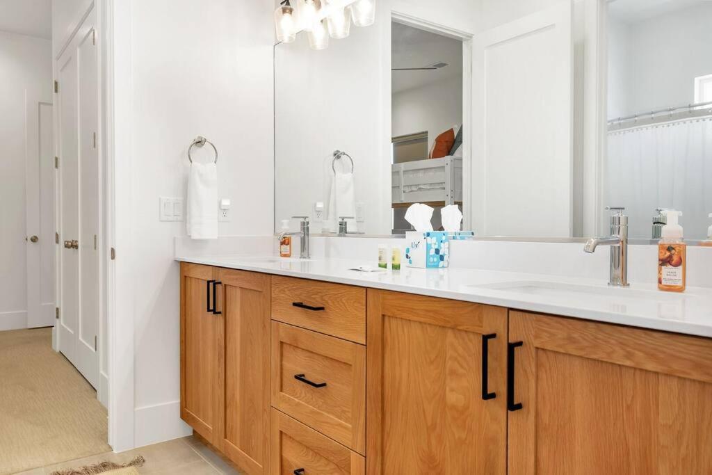 Villa #15 Pet Friendly! Year Round Heated Pool & Hot Tub! Upper Patios! St. George Exterior foto