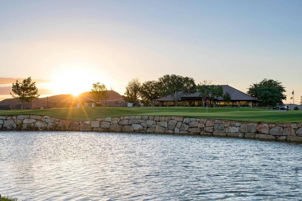 Villa #15 Pet Friendly! Year Round Heated Pool & Hot Tub! Upper Patios! St. George Exterior foto